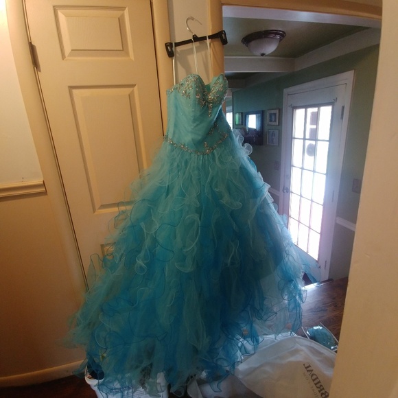 Ball Gown strapless - Picture 2 of 2